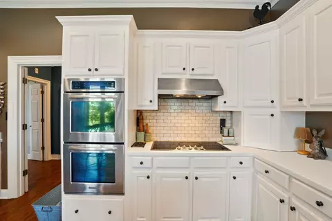 Kitchen - 906 Co Rd 8, Stringer, MS 39481 photo 4 of 7