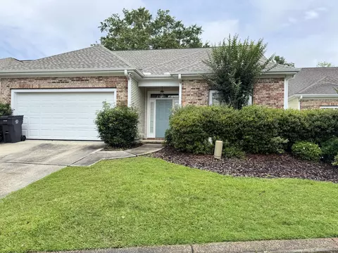 203 Georgetown Ln, Hattiesburg, MS 39402