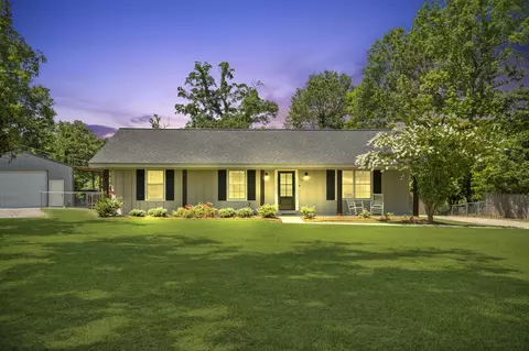 88 Lakeview Dr, Petal, MS 39465