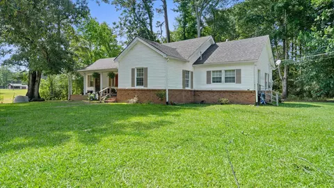 2006 Tuckers Crossing Rd, Ellisville, MS 39437