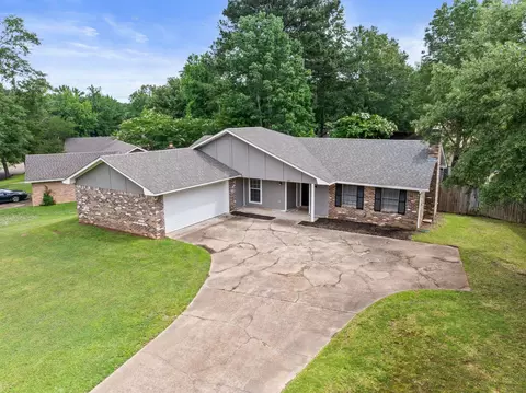 212 Pebble Brook Dr, Clinton, MS 39056