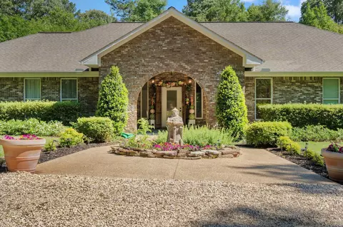 35 Dogwood Cir, Petal, MS 39465