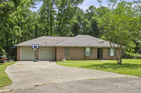 107 Summer Oaks Cir, Hattiesburg, MS 39402