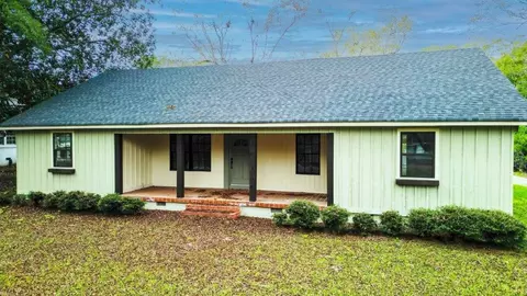 1642 Old Bay Springs Rd, Laurel, MS 39440