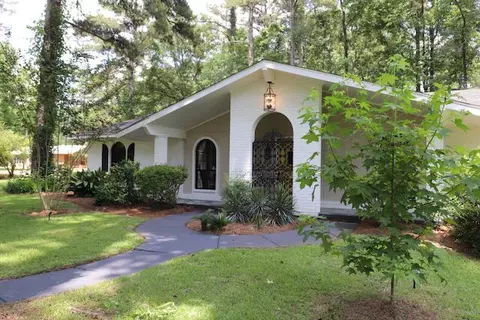 1704 Ridgewood Dr, Columbia, MS 39429