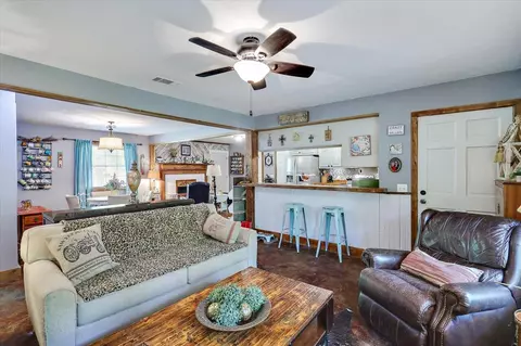 Living - 1563 Dry Creek Rd, Magee, MS 39111 photo 4 of 4