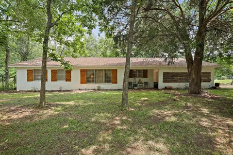 1563 Dry Creek Rd, Magee, MS 39111