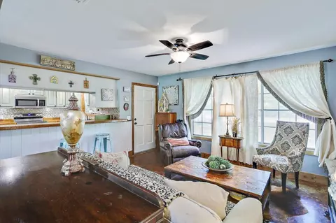 Living - 1563 Dry Creek Rd, Magee, MS 39111 photo 3 of 4