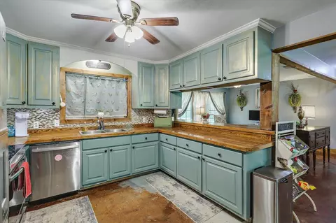 Kitchen - 1563 Dry Creek Rd, Magee, MS 39111 photo 3 of 4