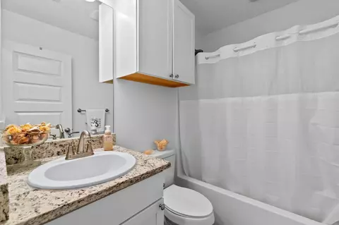 Bath - 46 E Locust, Sumrall, MS 39482 photo 3 of 3