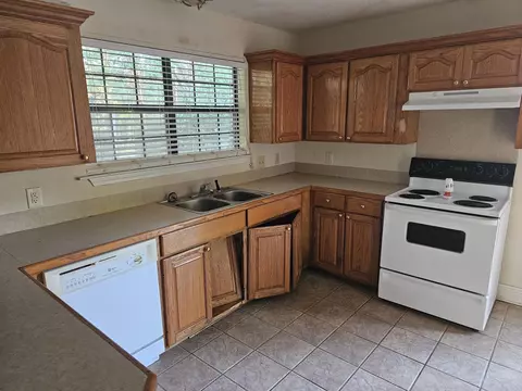 61 Pinehill Dr, Collins, MS 39428 photo 5