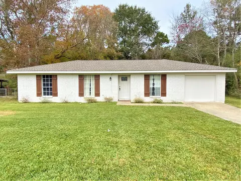 16 Evergreen Pl, Petal, MS 39465