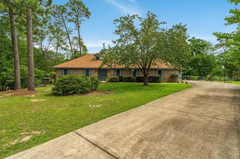 102 Tall Pines Dr, Hattiesburg, MS 39402