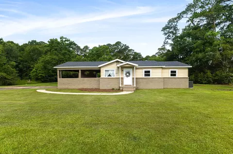 2901 Fairview Dr, Gautier, MS 39553