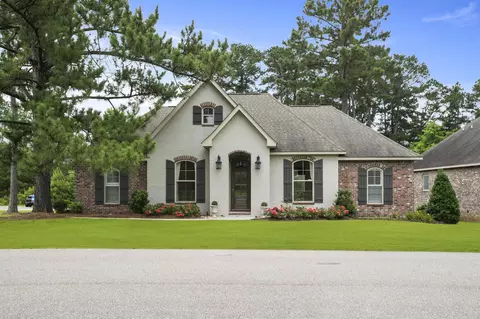 20 Thornbury Ln, Hattiesburg, MS 39402
