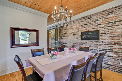 Dining - 849 Athens Rd, Mendenhall, MS 39114 photo 2 of 3