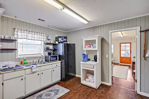 Kitchen - 849 Athens Rd, Mendenhall, MS 39114 photo 7 of 7