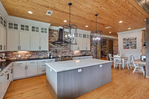 Kitchen - 849 Athens Rd, Mendenhall, MS 39114 photo 4 of 7