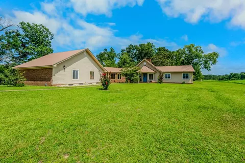 25 Sally Gray Rd, Waynesboro, MS 39367