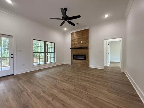 Living - 44 Ratcliff Rd, Sumrall, MS 39482 photo 2 of 4