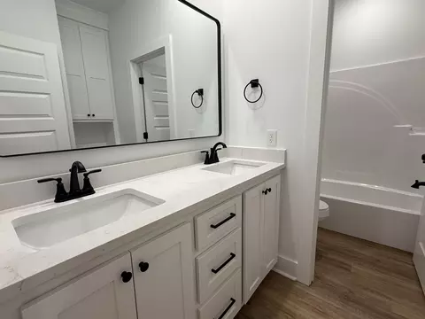 Bath - 44 Ratcliff Rd, Sumrall, MS 39482 photo 6 of 6