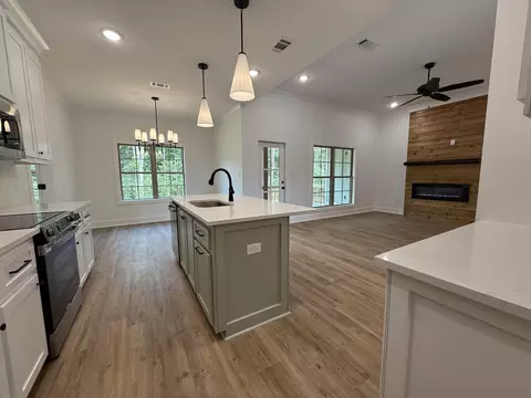 Kitchen - 44 Ratcliff Rd, Sumrall, MS 39482 photo 6 of 7