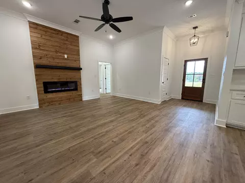 Living - 44 Ratcliff Rd, Sumrall, MS 39482 photo 1 of 4
