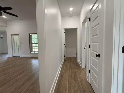 Entry Way - 44 Ratcliff Rd, Sumrall, MS 39482 photo 4 of 5