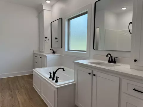 Bath - 44 Ratcliff Rd, Sumrall, MS 39482 photo 1 of 6