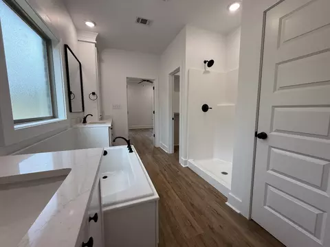 Bath - 44 Ratcliff Rd, Sumrall, MS 39482 photo 4 of 6