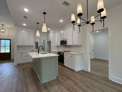 Kitchen - 44 Ratcliff Rd, Sumrall, MS 39482 photo 3 of 7