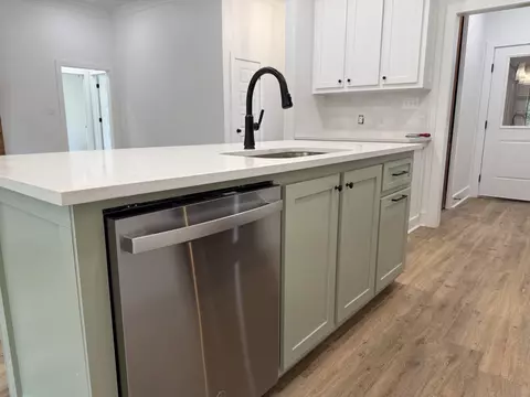Kitchen - 44 Ratcliff Rd, Sumrall, MS 39482 photo 4 of 7