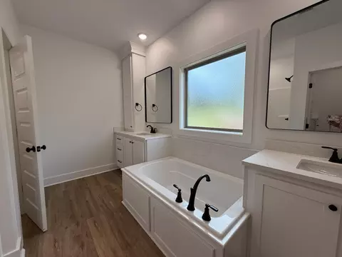Bath - 44 Ratcliff Rd, Sumrall, MS 39482 photo 2 of 6
