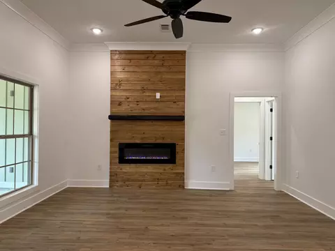 Living - 44 Ratcliff Rd, Sumrall, MS 39482 photo 4 of 4