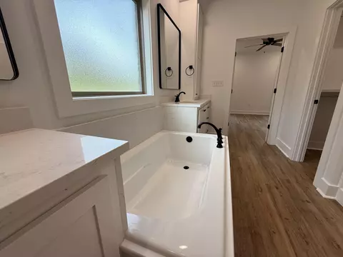 Bath - 44 Ratcliff Rd, Sumrall, MS 39482 photo 5 of 6
