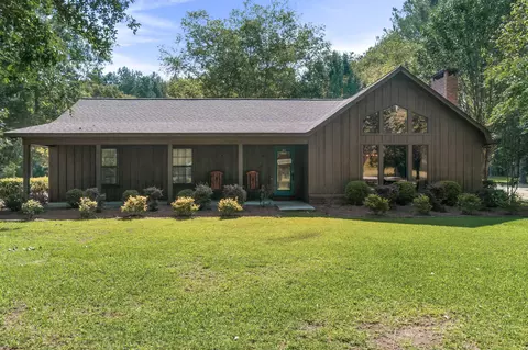 1104 Willow St, Sandersville, MS 39477