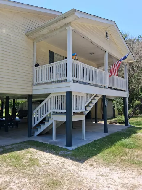 3065 Eighth St, Bay St. Louis, MS 39520