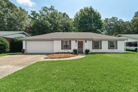 708 Monterrey Ln, Hattiesburg, MS 39402