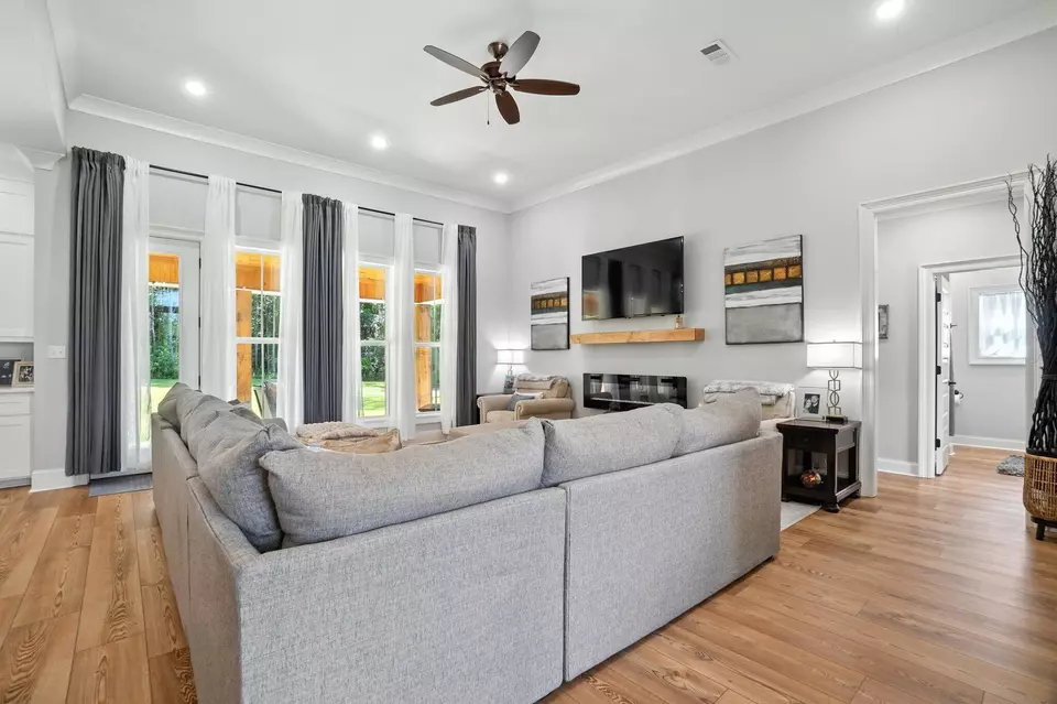 Living - 79 Whistlestop, Sumrall, MS 39482 photo 1 of 2