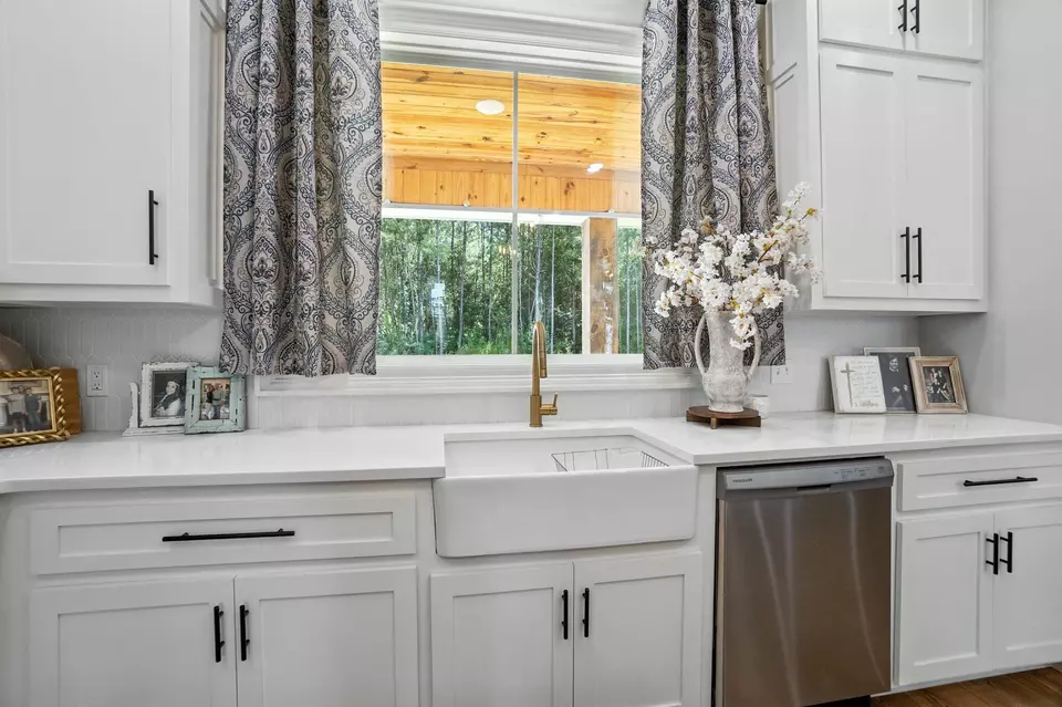 Kitchen - 79 Whistlestop, Sumrall, MS 39482 photo 3 of 4