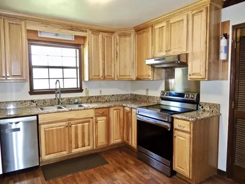 Kitchen - 1907 Wansley Rd, Laurel, MS 39443 photo 3 of 3