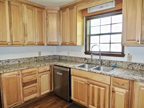 Kitchen - 1907 Wansley Rd, Laurel, MS 39443 photo 2 of 3