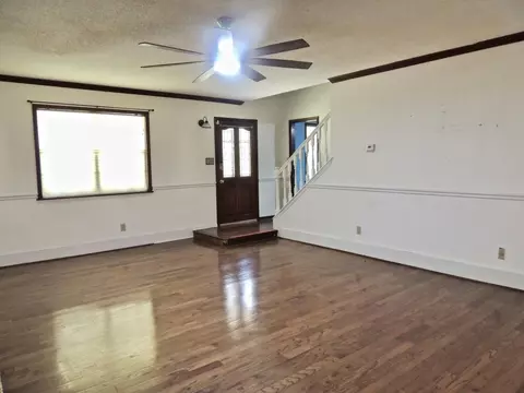 Living - 1907 Wansley Rd, Laurel, MS 39443 photo 1 of 4