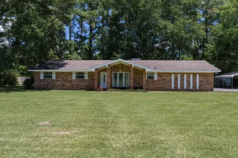 911 Pine St, Taylorsville, MS 39168