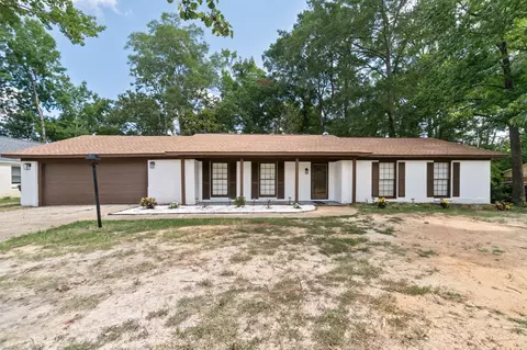 205 Mandalay Dr, Hattiesburg, MS 39402