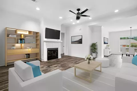 Living - 11 W Spruce, Sumrall, MS 39482 photo 2 of 4
