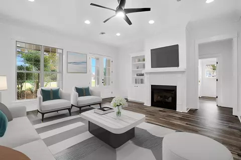 Living - 11 W Spruce, Sumrall, MS 39482 photo 4 of 4