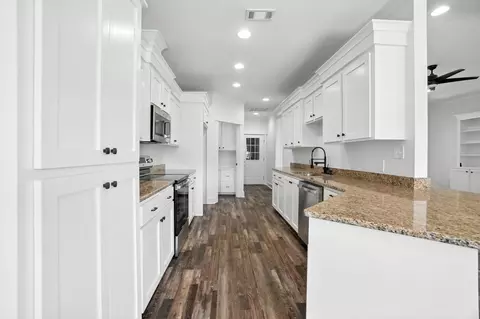Entry Way - 11 W Spruce, Sumrall, MS 39482 photo 1 of 2