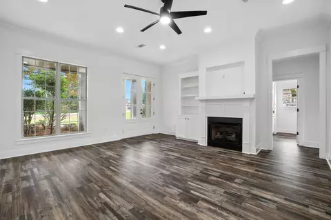 Living - 11 W Spruce, Sumrall, MS 39482 photo 3 of 4