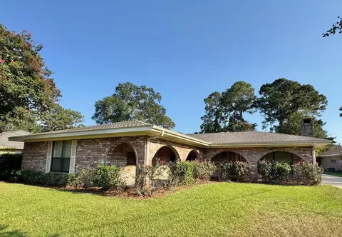 3008 Navajo Cir, Hattiesburg, MS 39402